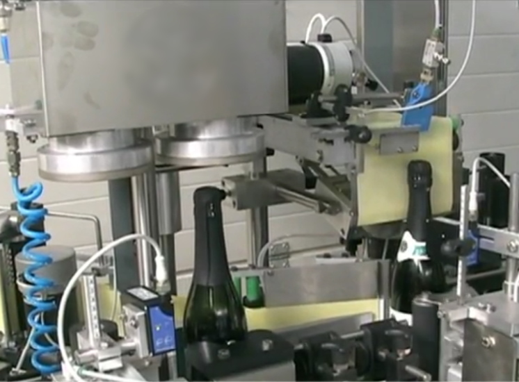 Monobloc for sparkling wines